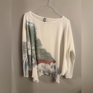 Go Couture Floral Asymmetrical Lightweight Knit Top – Size M